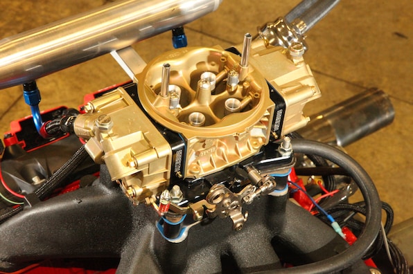 gen-iii-hemi-engine-holley-850-carburetor.jpg