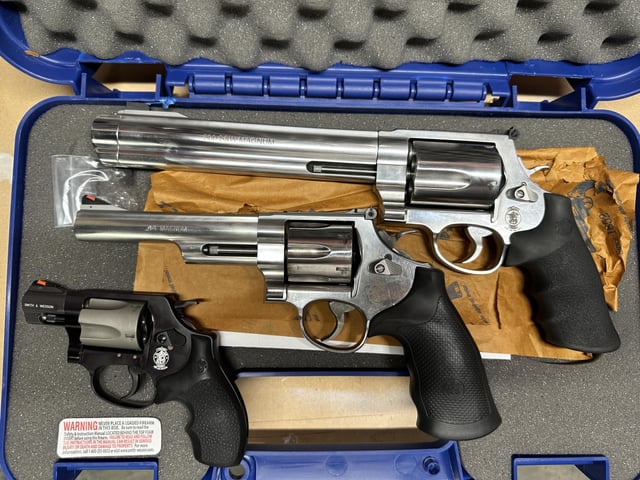 the-sw500-i-picked-up-today-compared-to-my-44-magnum-v0-binfe9zat0oa1.jpg